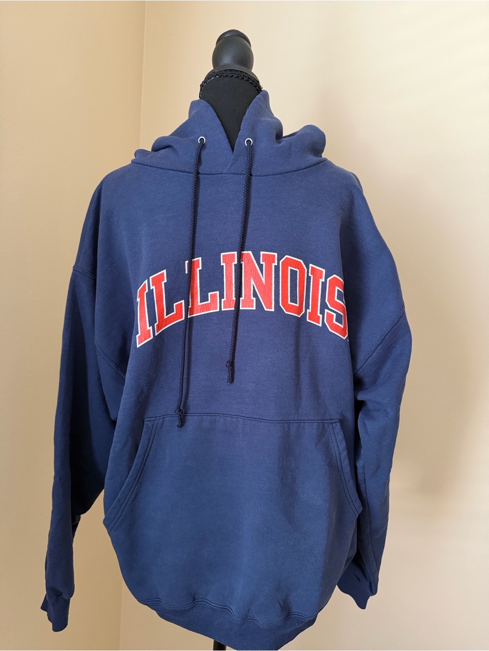 Men’s Champion Illinois Navy Hoodie with orange Illinois Lettering. Size XL